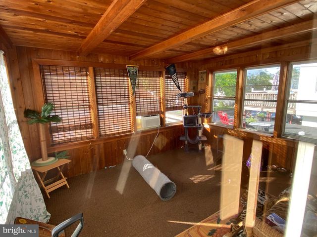 2076 W MARKET ST, Pottsville, PA 17901