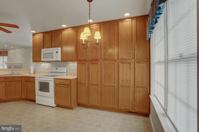 468 W WALTER AVE, Greencastle, PA 17225