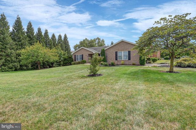 468 W WALTER AVE, Greencastle, PA 17225