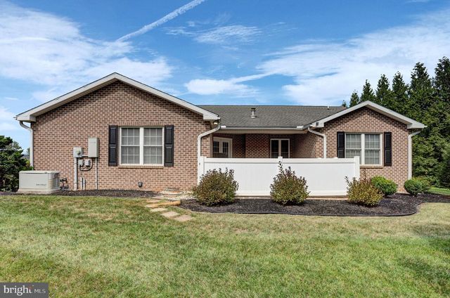 468 W WALTER AVE, Greencastle, PA 17225