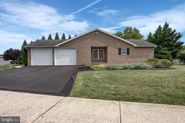 468 W WALTER AVE, Greencastle, PA 17225