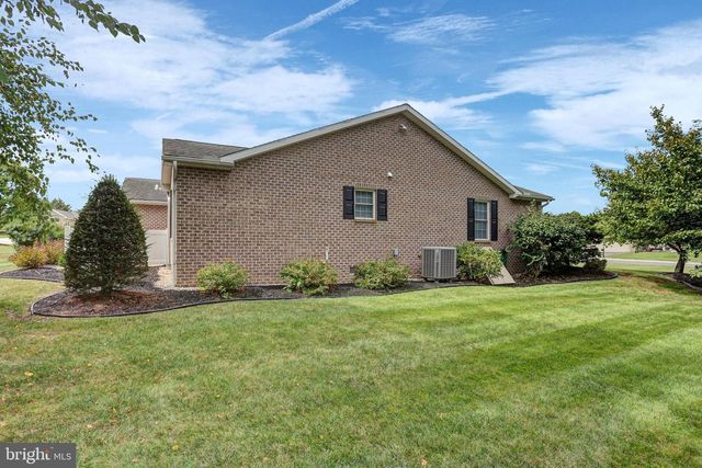 468 W WALTER AVE, Greencastle, PA 17225