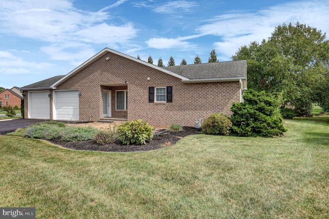 468 W WALTER AVE, Greencastle, PA 17225