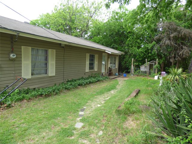511 W Pecan Street, Aubrey, TX 76227