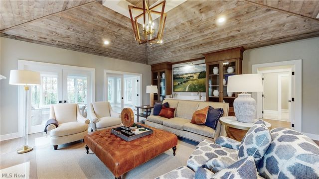 601 Trentstone Circle, Aurora, OH 44202