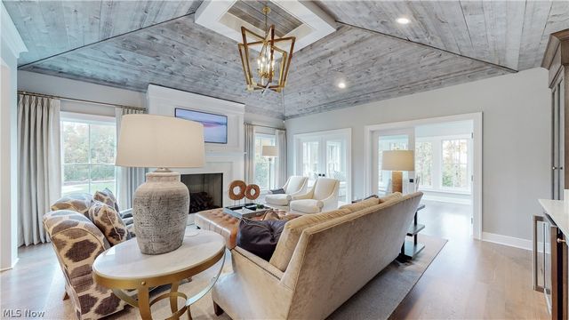 601 Trentstone Circle, Aurora, OH 44202