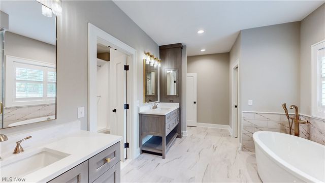 601 Trentstone Circle, Aurora, OH 44202