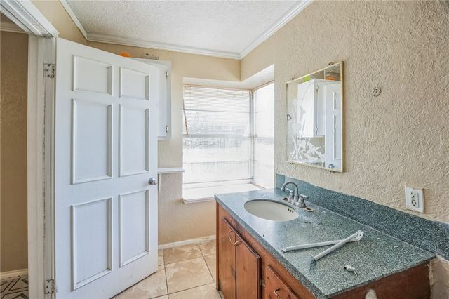 4001 Cork Dr, Corpus Christi, TX 78413