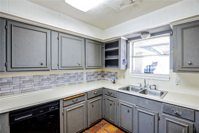 4001 Cork Dr, Corpus Christi, TX 78413