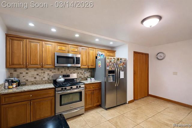 5441 Arden Avenue, Warren, MI 48092