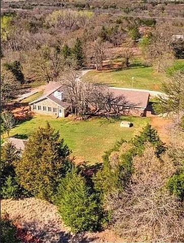 1025 E Triplett Road, Guthrie, OK 73044