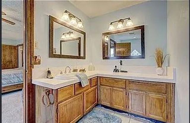 1025 E Triplett Road, Guthrie, OK 73044