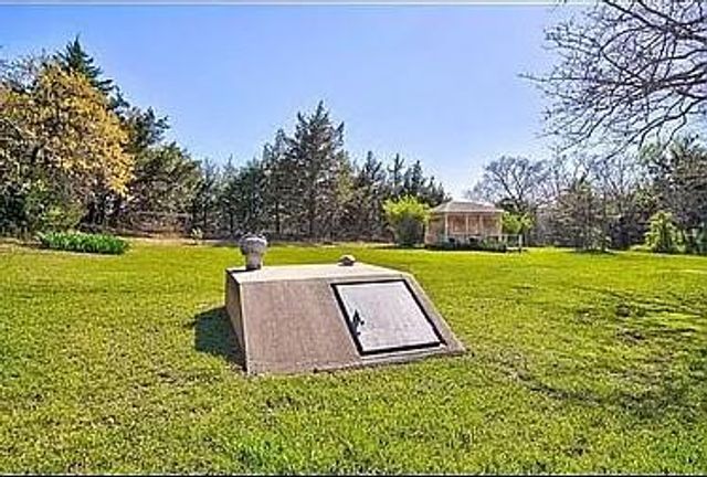 1025 E Triplett Road, Guthrie, OK 73044