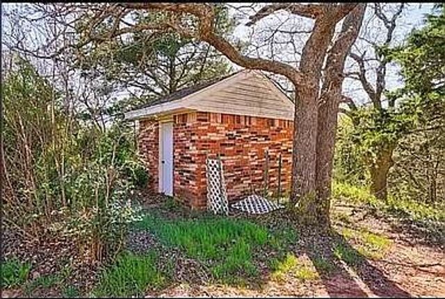 1025 E Triplett Road, Guthrie, OK 73044