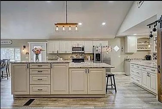 1025 E Triplett Road, Guthrie, OK 73044