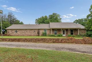 1025 E Triplett Road, Guthrie, OK 73044