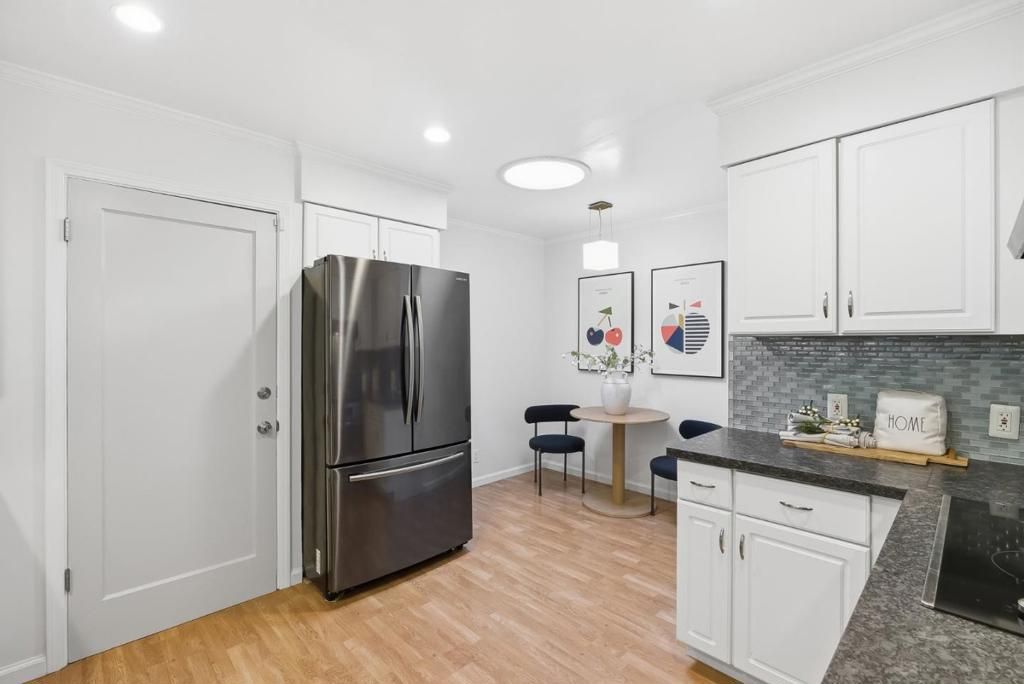 Image 16 of property listing at 2024 Eaton Avenue, San Carlos, CA 94070