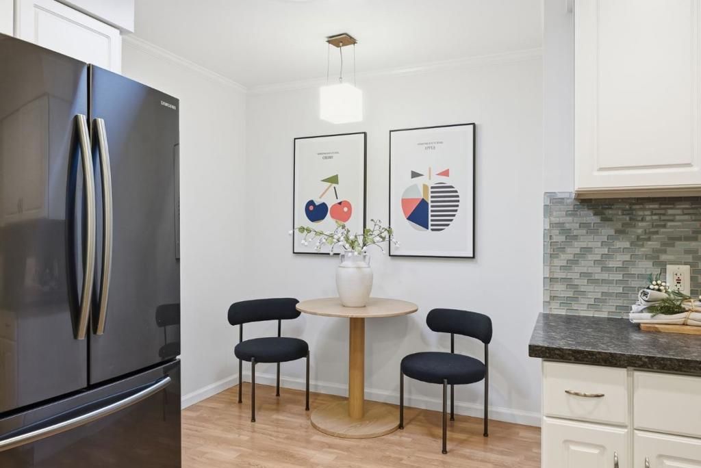 Image 17 of property listing at 2024 Eaton Avenue, San Carlos, CA 94070