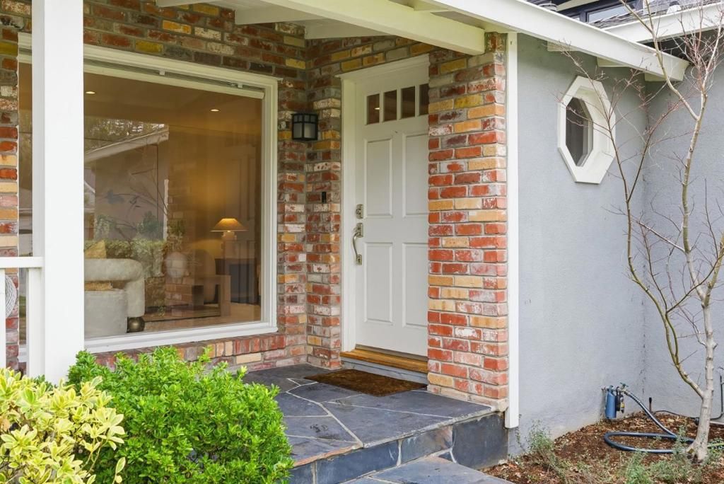 Image 5 of property listing at 2024 Eaton Avenue, San Carlos, CA 94070