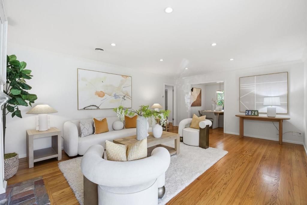 Image 6 of property listing at 2024 Eaton Avenue, San Carlos, CA 94070