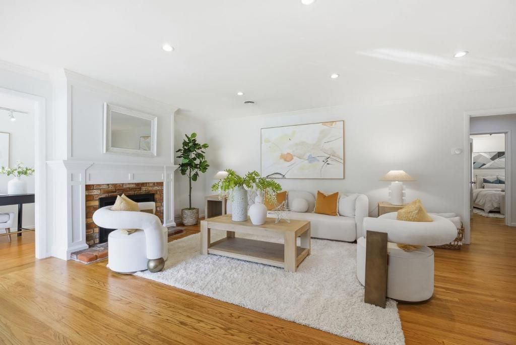 Image 8 of property listing at 2024 Eaton Avenue, San Carlos, CA 94070