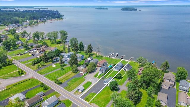 7215 Lakeshore Road, Cicero, NY 13039
