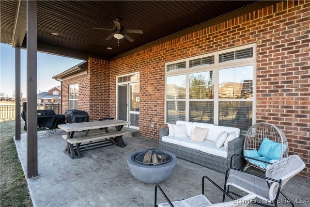 1810 Medinah Way, Henryville, IN 47126