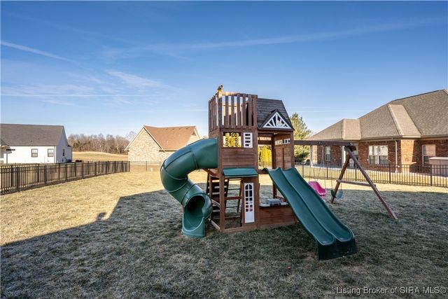 1810 Medinah Way, Henryville, IN 47126