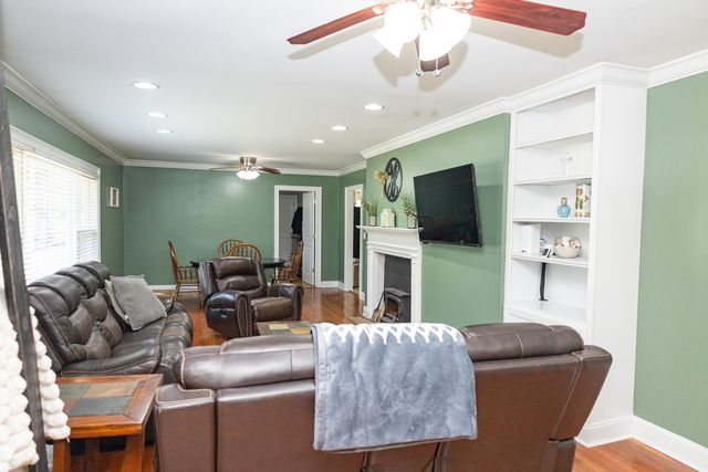 303 Oakland Drive, Lafayette, GA 30728