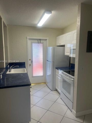 5050 Bayview Dr 17, Fort Lauderdale, FL 33308