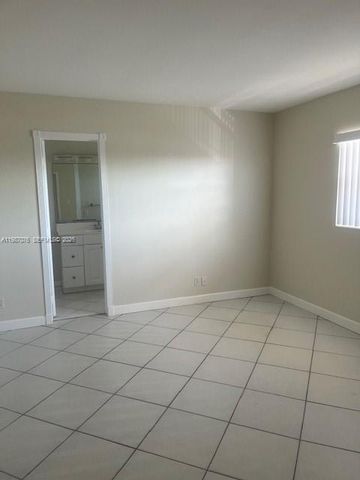 5050 Bayview Dr 17, Fort Lauderdale, FL 33308