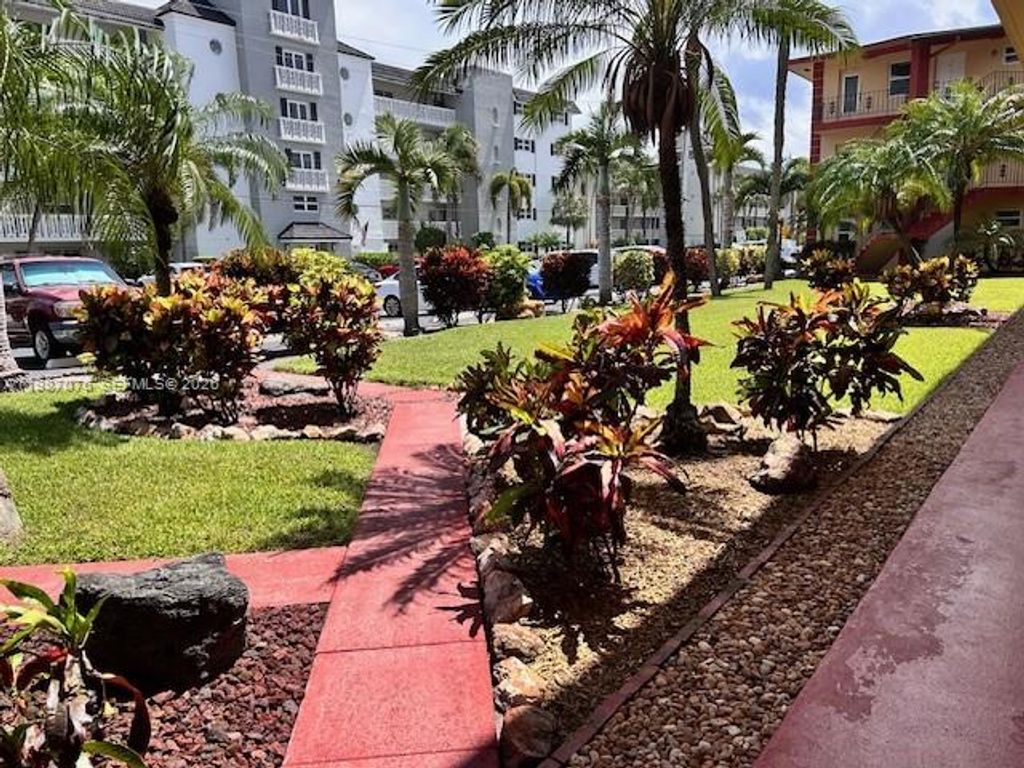 5050 Bayview Dr 17, Fort Lauderdale, FL 33308