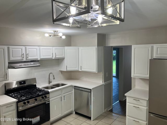 14 Kenil Ct, Louisville, KY 40206