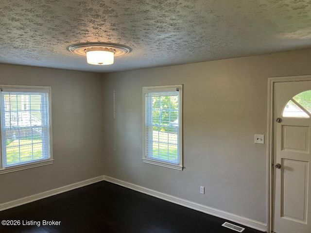 14 Kenil Ct, Louisville, KY 40206