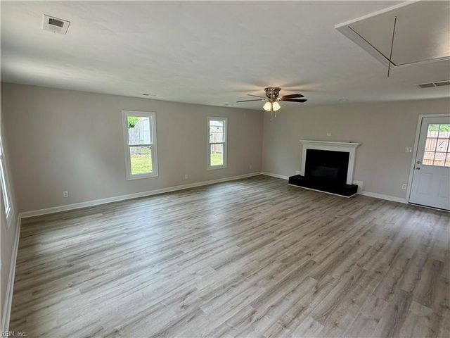 5124 Bellows Ln, Virginia Beach, VA 23455