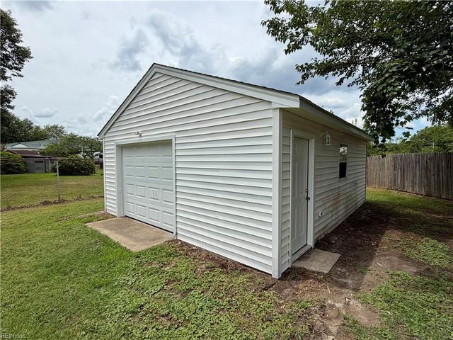 5124 Bellows Ln, Virginia Beach, VA 23455
