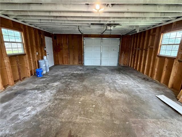 5124 Bellows Ln, Virginia Beach, VA 23455