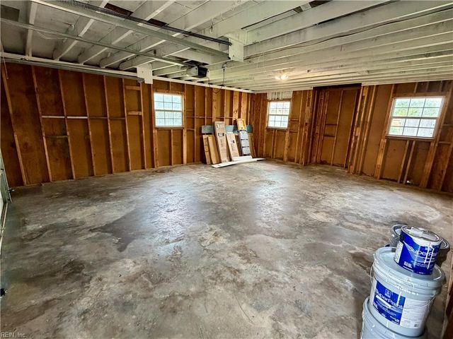 5124 Bellows Ln, Virginia Beach, VA 23455