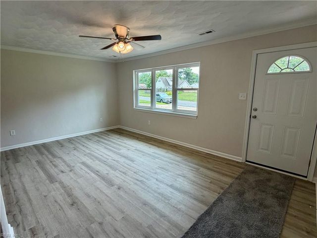 5124 Bellows Ln, Virginia Beach, VA 23455