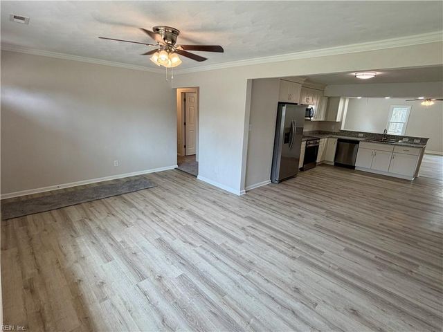 5124 Bellows Ln, Virginia Beach, VA 23455