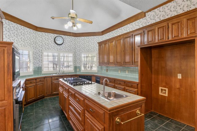 742 Mill Creek Road, Lancaster, TX 75146