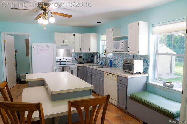 9427 Andersonville Road, Springfield Charter Township, MI 48346