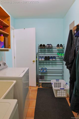 9427 Andersonville Road, Springfield Charter Township, MI 48346
