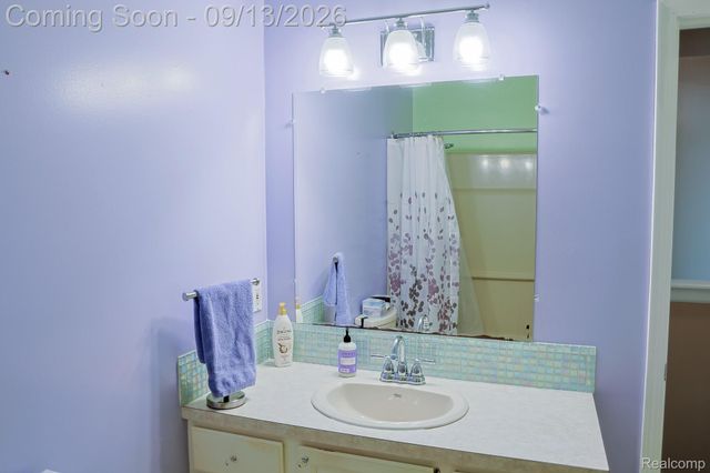 9427 Andersonville Road, Springfield Charter Township, MI 48346