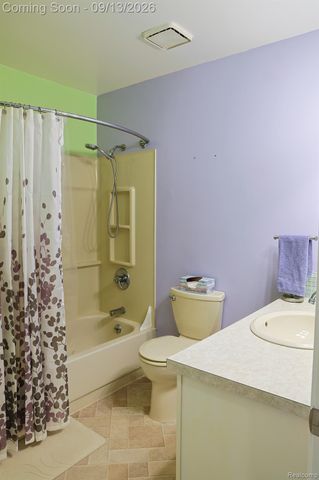 9427 Andersonville Road, Springfield Charter Township, MI 48346