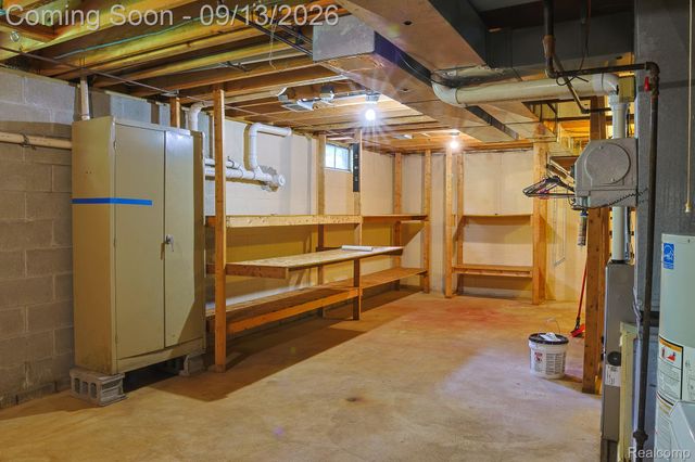 9427 Andersonville Road, Springfield Charter Township, MI 48346