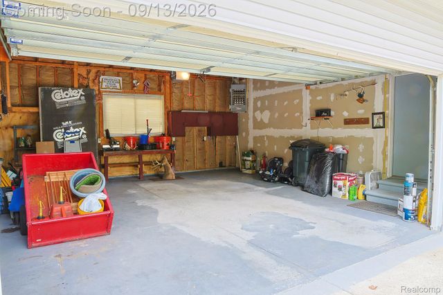9427 Andersonville Road, Springfield Charter Township, MI 48346