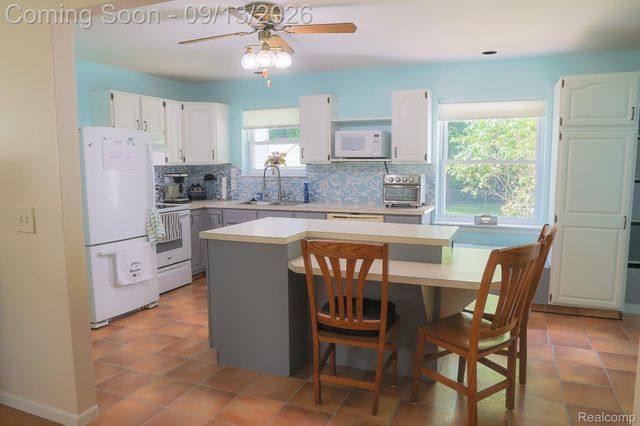 9427 Andersonville Road, Springfield Charter Township, MI 48346