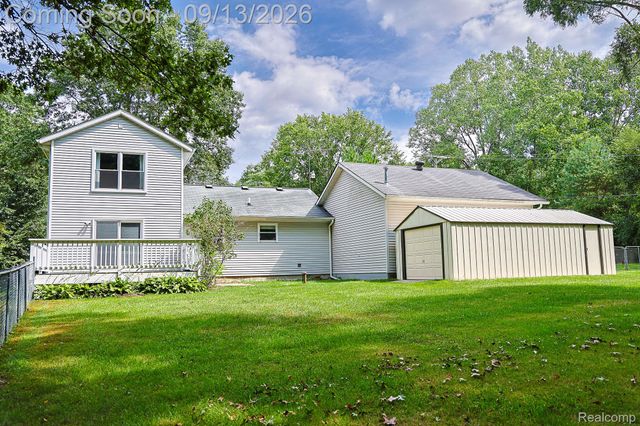 9427 Andersonville Road, Springfield Charter Township, MI 48346