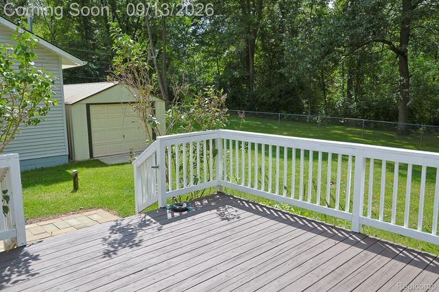 9427 Andersonville Road, Springfield Charter Township, MI 48346